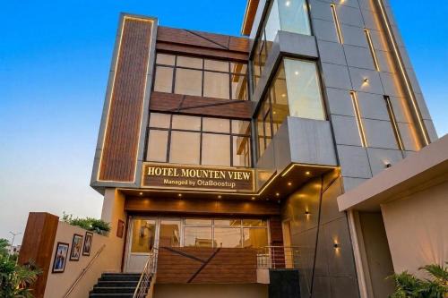 Hotel Mounten View Near PEC & PGI