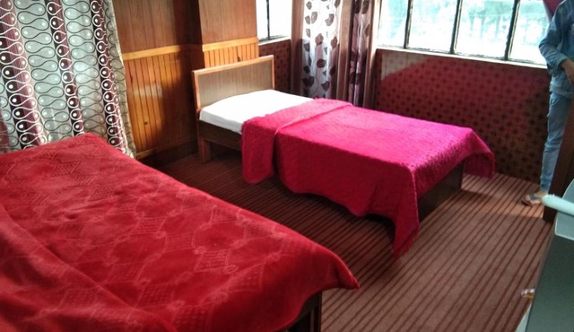 Hotel New Baharat Zoo Road, Nanitial