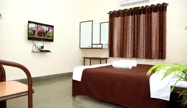 Hotel New India Bhimshakar
