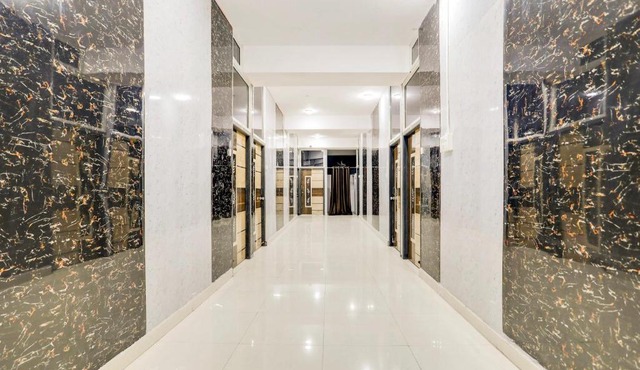 Hotel O by OYO Veduka Banquets & Luxury Rooms