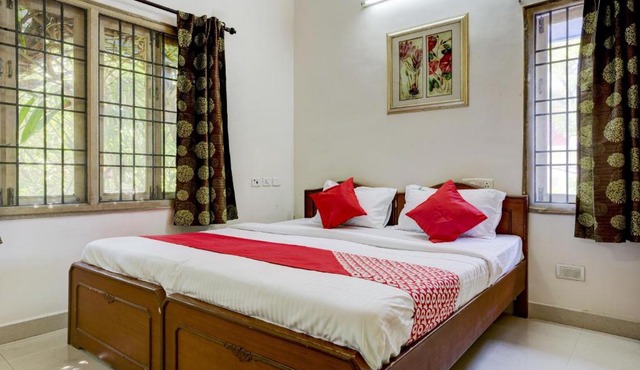 Hotel O J2 Service Apartment