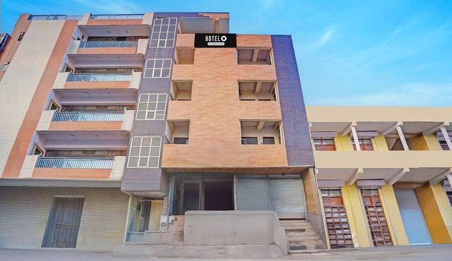 Hotel O Noida Sector 63