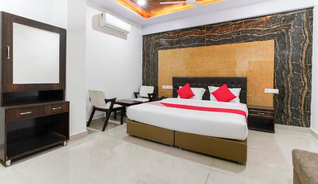 Hotel O Raghavendra Residency