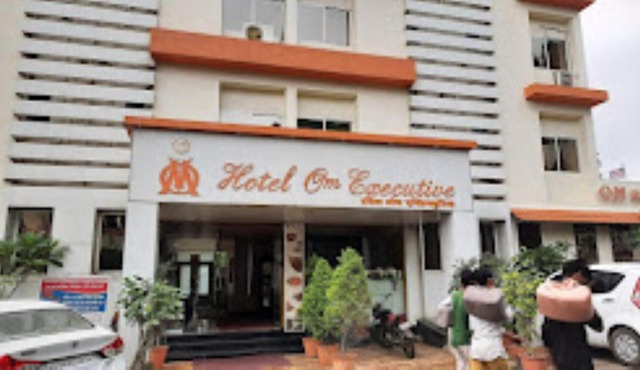 Hotel Om Executive, Satara