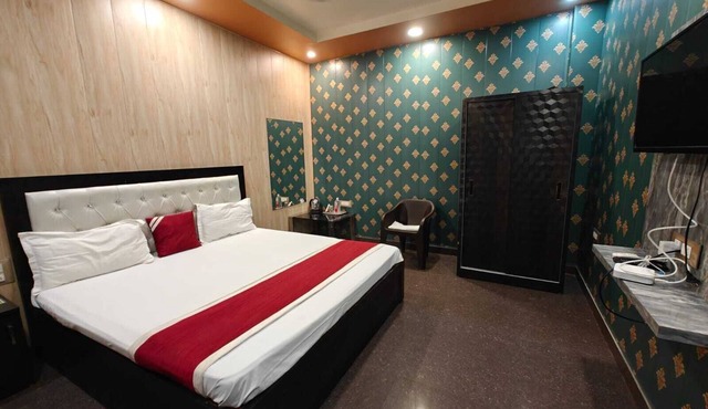 Hotel Om Shivay in Raebareli