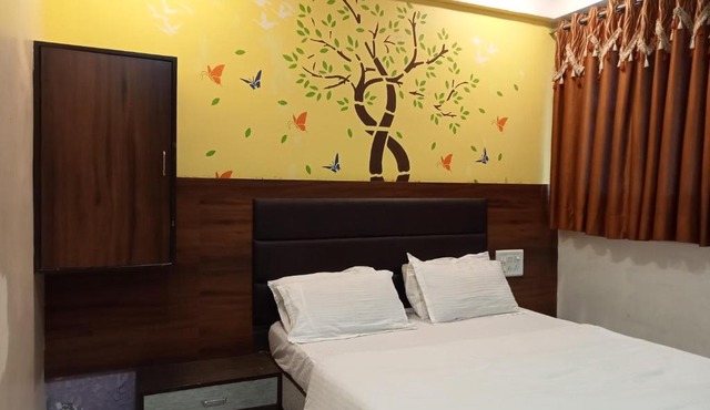 HOTEL PARAS PALACE