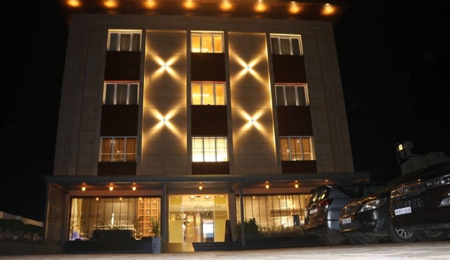 Hotel Park Elite , With Twin, Double and Suite Rooms and Restaurant