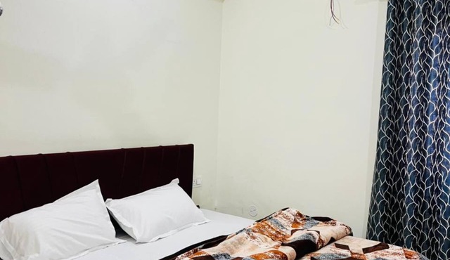 Hotel Pine N Peak in Lachhiwala Range