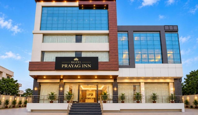Hotel Prayag Inn in Karmād