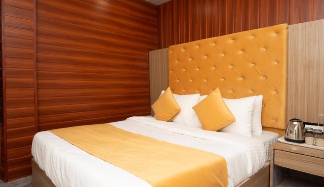 Hotel Priceless Suite-Nesco Exhibition Goregaon