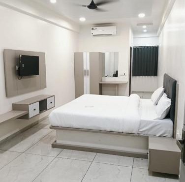 Hotel Radhe Palace