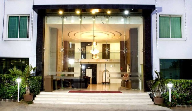 Hotel Rainbow International Airport Road