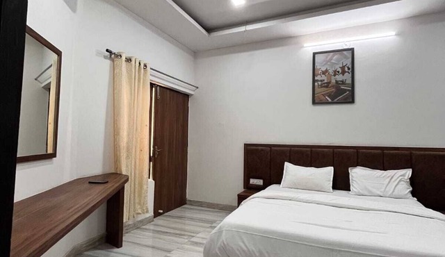 Hotel Raj Villas Palace