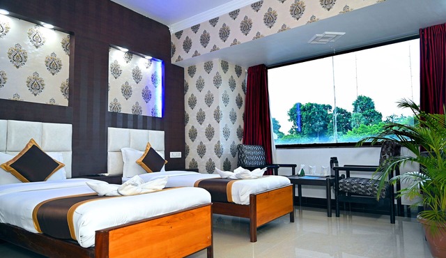 Hotel Rajhans International