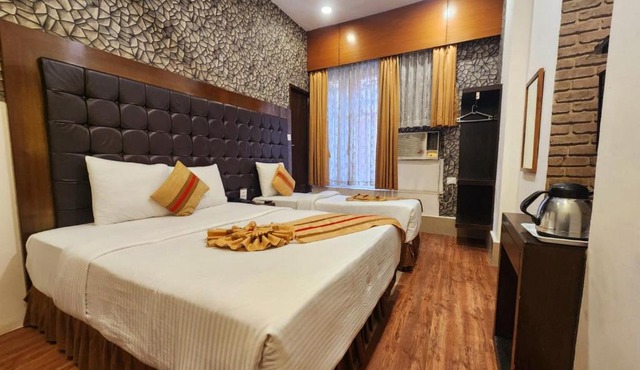 Hotel Raunak