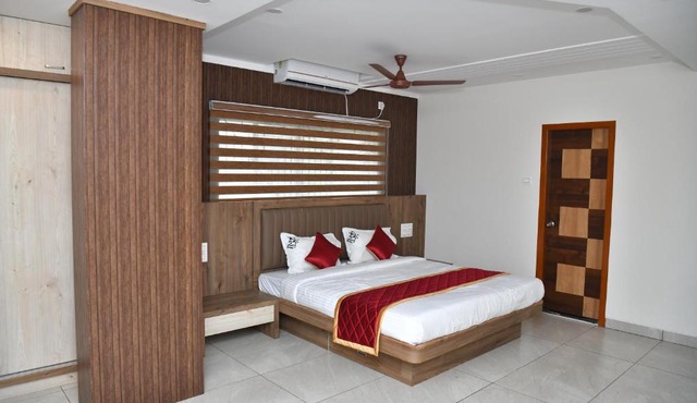 Hotel Rays Inn Boarding & Lodging