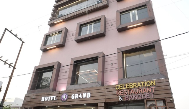 HOTEL S R GRAND