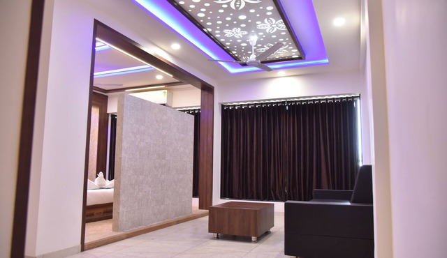 Hotel Savera Inn