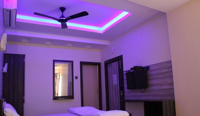 Hotel Shantinivas
