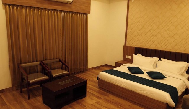 Hotel SKVR Grand - Theni