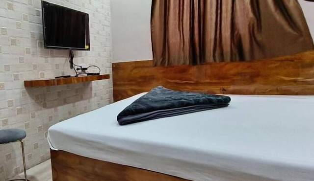 HOTEL SOCIETY