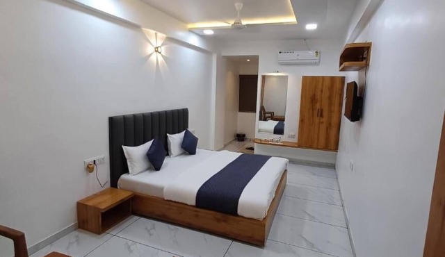 Hotel The Grand Jashi Residency