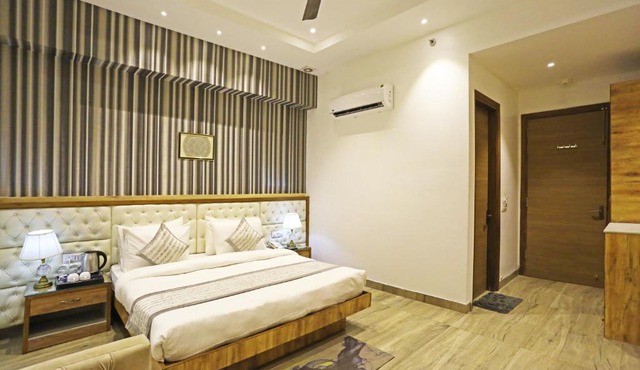 hotel The Paradise and Banquet Near Max Hospital