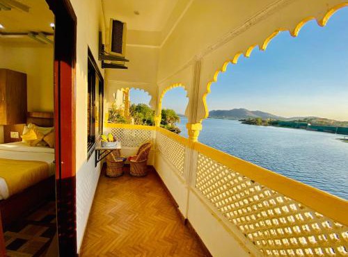 Hotel Vallabhgarh at Pichola Lake Nathi Ghat Brahmpole Udaipur