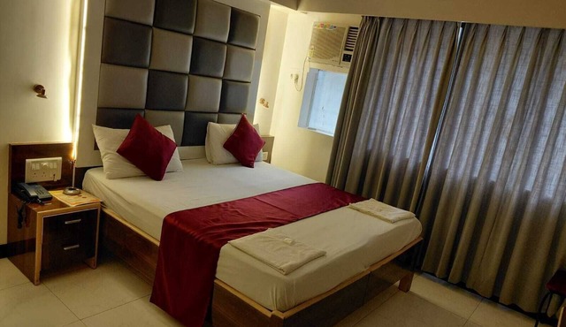 HOTEL WOODLAND