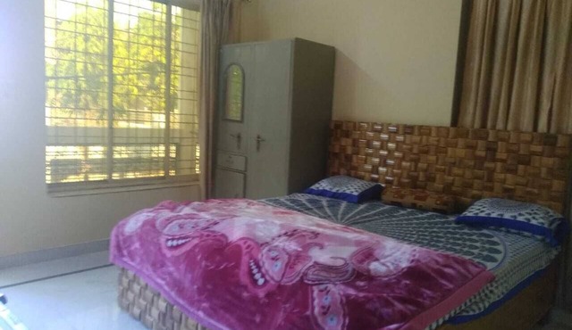 HOUSE, 3 PRIVATE DOUBLE BEDROOMS WITH BATH AND KITCHEN