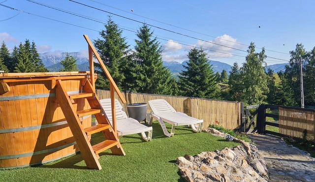 House Sofisa Fundata: Cozy 5-Bedroom Mountain with Panoramic Views