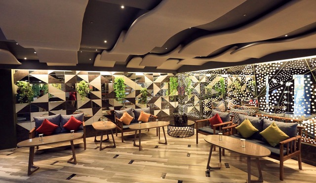 Humming Bird Hotel & Banquet