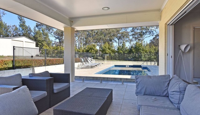 Hunter Winery Hideaway with Pool & Games Room in Nulkaba