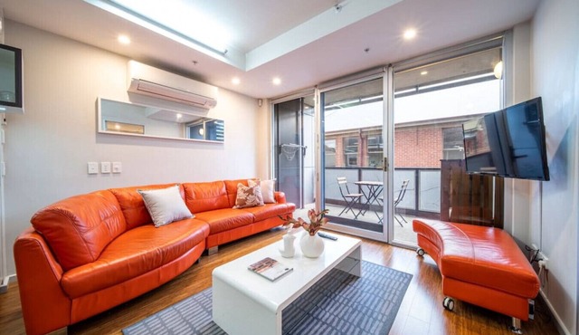 Huttside - Comfortable CBD Stay near Parklands in Adelaide