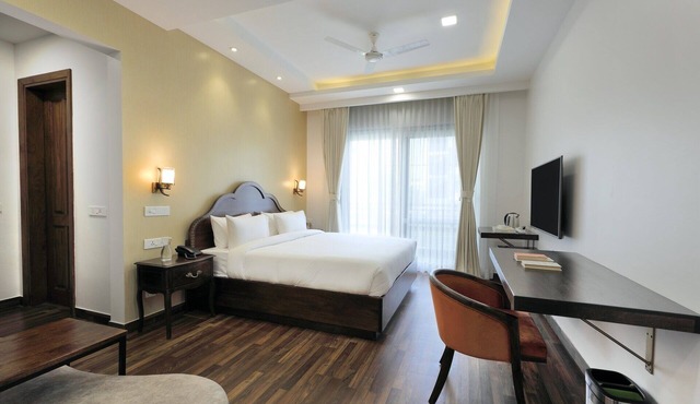 HYDEWEST INDIA Astor Suite 3 Bedroom Luxury Serviced Residences Apartment