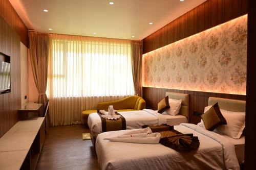 IJ Crowne
