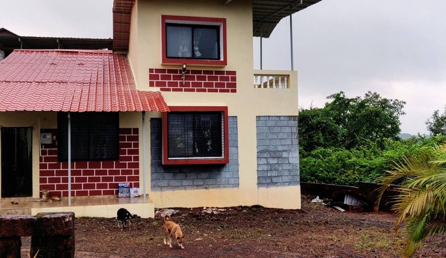 Indedepdent Villa - 10 mins drive from the Dapoli City