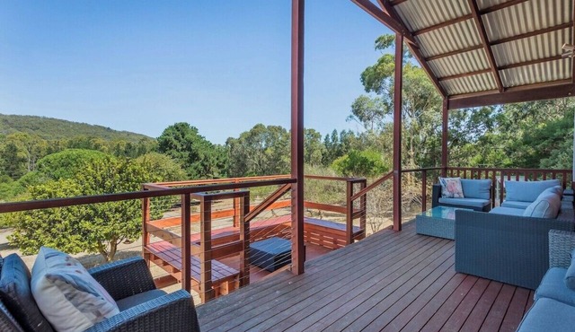Indlovu Intaba Farm Stay in Lowlands