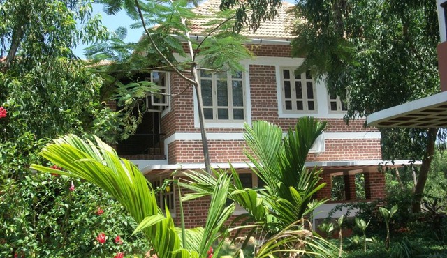 Inn Pondiville Forest Retreat
