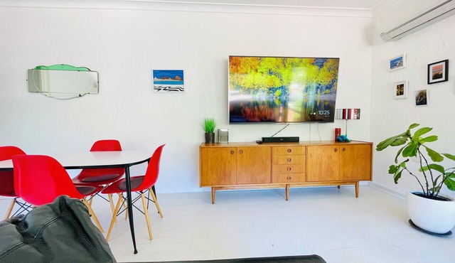 Inner North Retro Gem - Pet Friendly