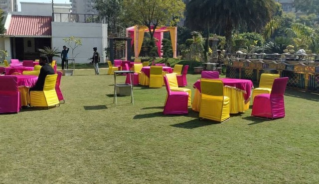Insta-Perfect Sunahari Bagh: Luxe Pool Farmstay Spacious 9BR farmhouse Gurugram