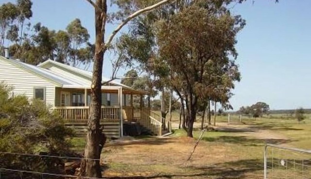 Ironbarks Self Catered Farmstay.Pet friendly. O/n price is for upto 4 guests in Dunolly