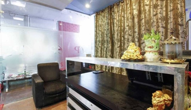 iROOMZ Hotel Diamond Park