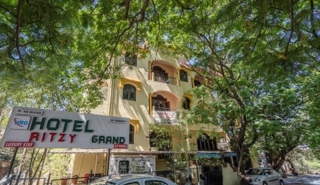iROOMZ Hotel Ritzy Grand