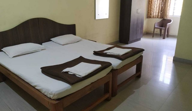 iROOMZ Hotel Vishwa Lodging