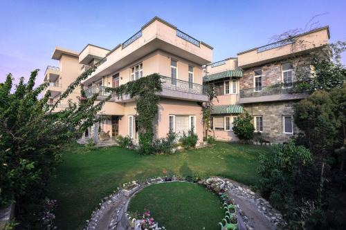 IT City Luxe Homestay-Secure & Comfortable Stay in Mohali