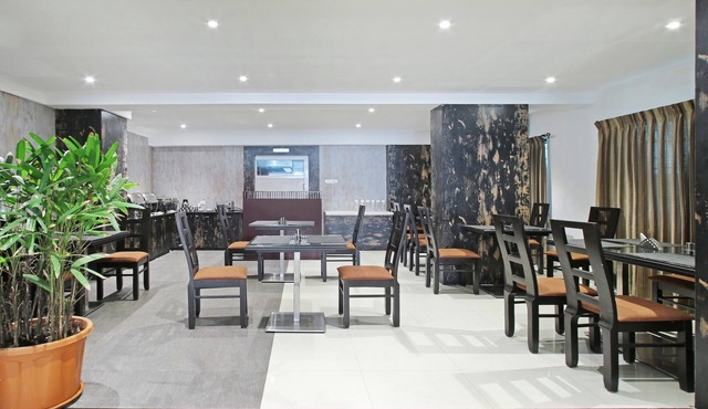 Itsy Hotels Jansi Residency