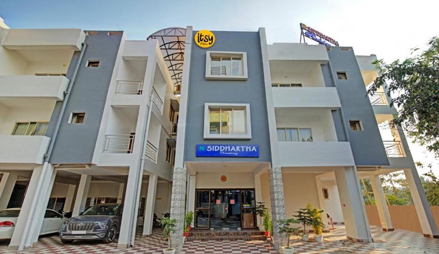 Itsy Hotels Sidhartha Residency
