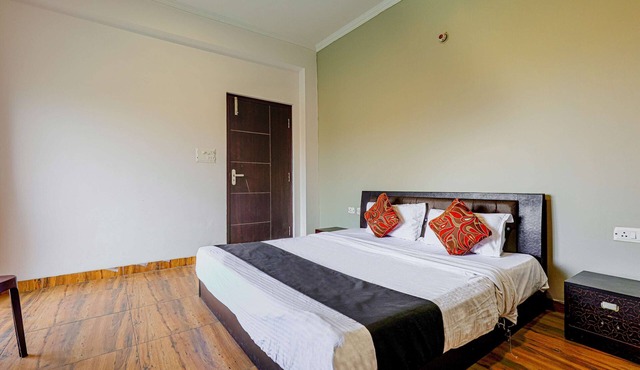 IVA 1 BHK - w/Wi-Fi, Kitchen, Food, Balcony, Garden