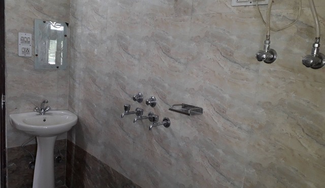 Jaipur Sundeck is a family run homestay which is connected to all major places